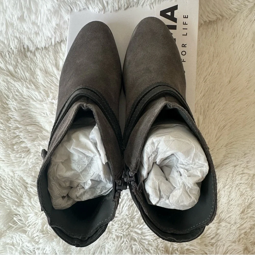 Sonoma Bette Gray Faux Suede Ankle Booties Side Zip Block Heel Women’s 9.5 NWT